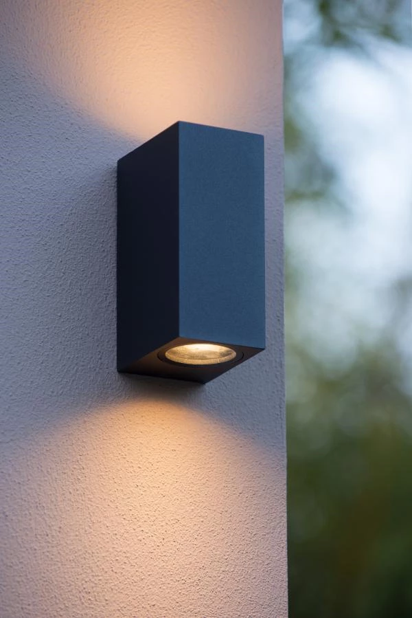 Lucide ZORA-LED - Wall spotlight Outdoor - LED Dim. - GU10 - 2x5W 3000K - IP44 - Black - ambiance 1